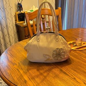 Elegant Cream Handbag with Floral Embellishment